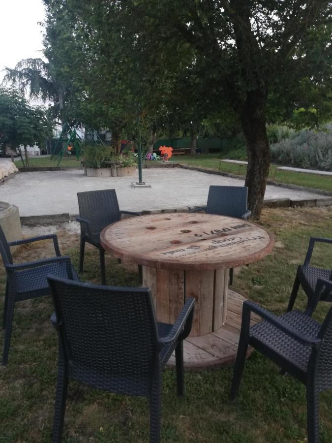 Chambre D'Hote Le Mercier Calmont  المظهر الخارجي الصورة